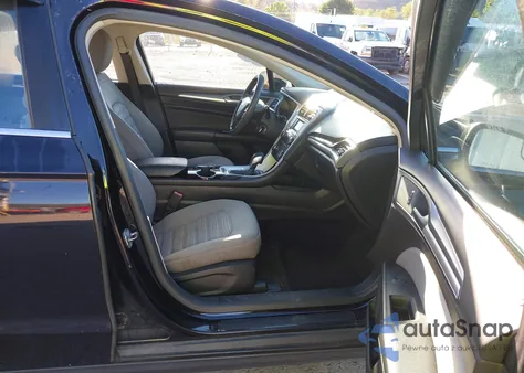 2016 Ford Fusion S z USA, uszkodzony, nr VIN 1FA6P0G7XG5119931